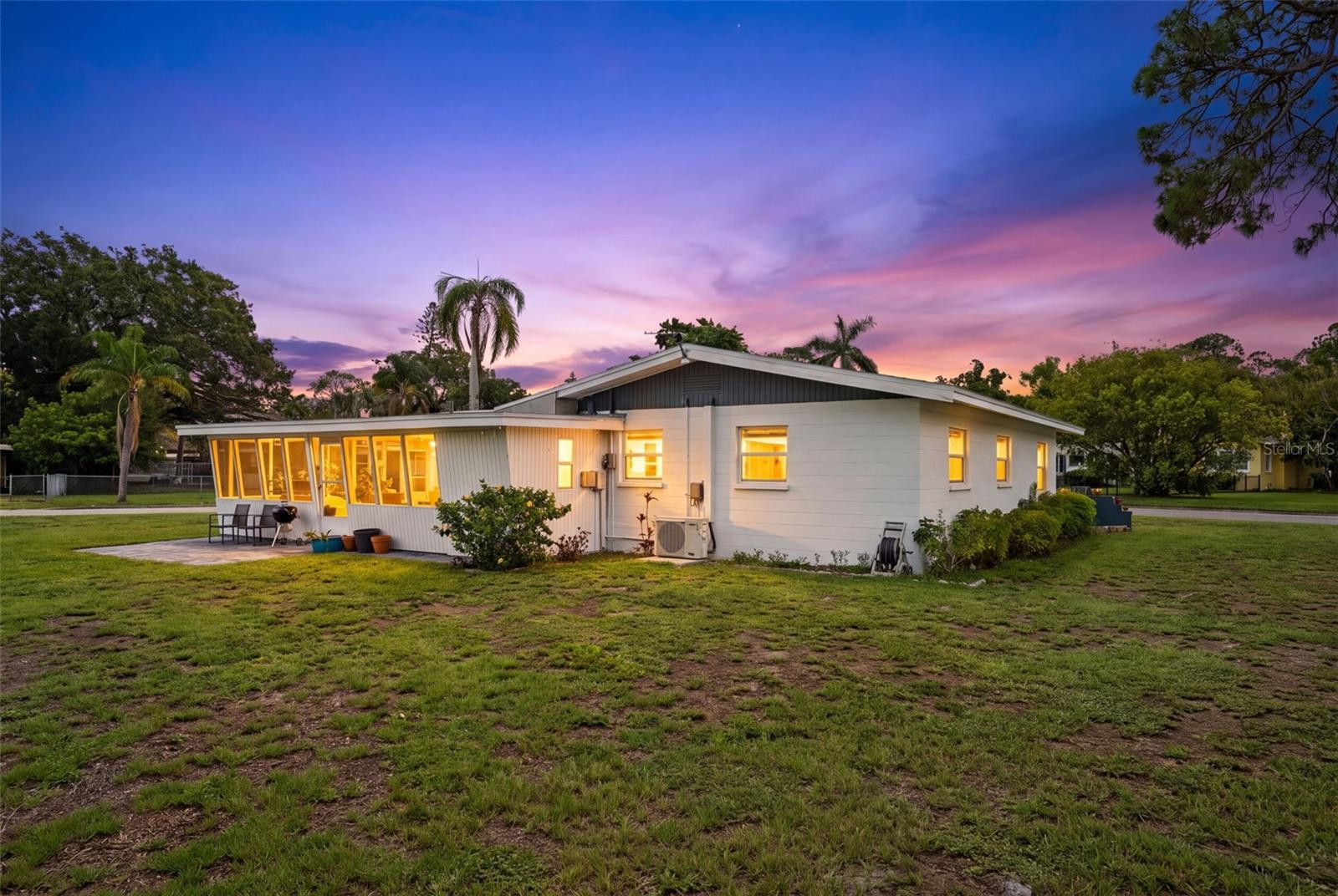 2237 2nd, Bradenton, FL 34208