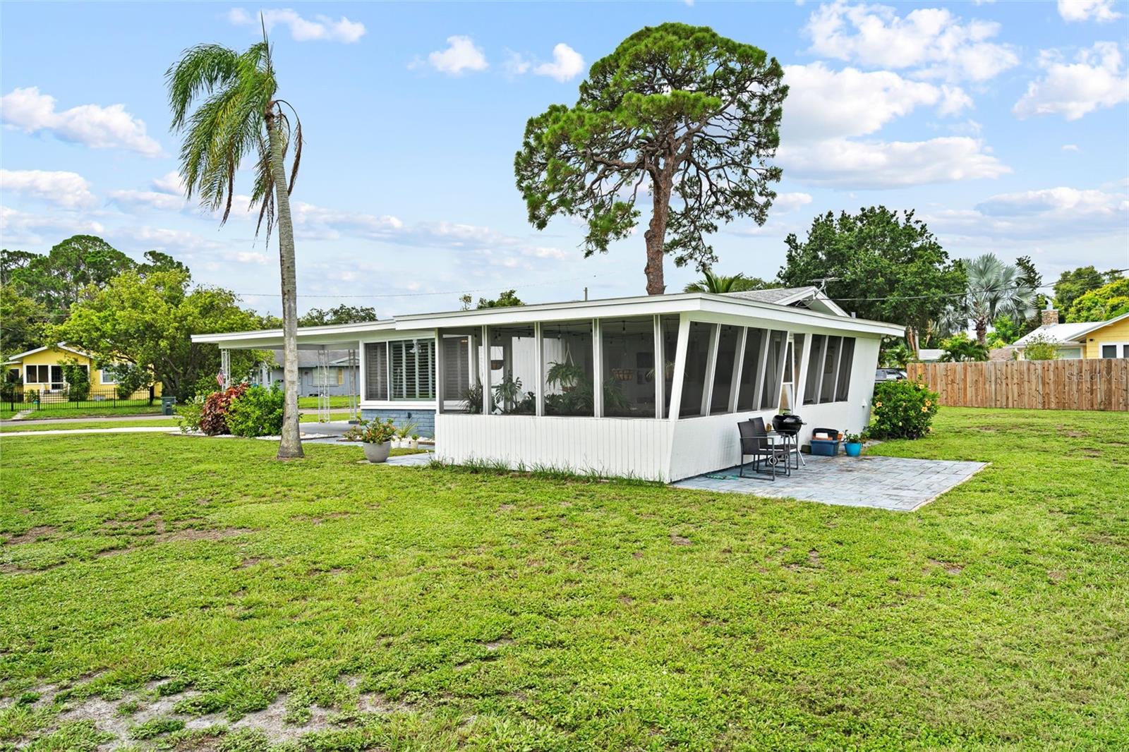 2237 2nd, Bradenton, FL 34208