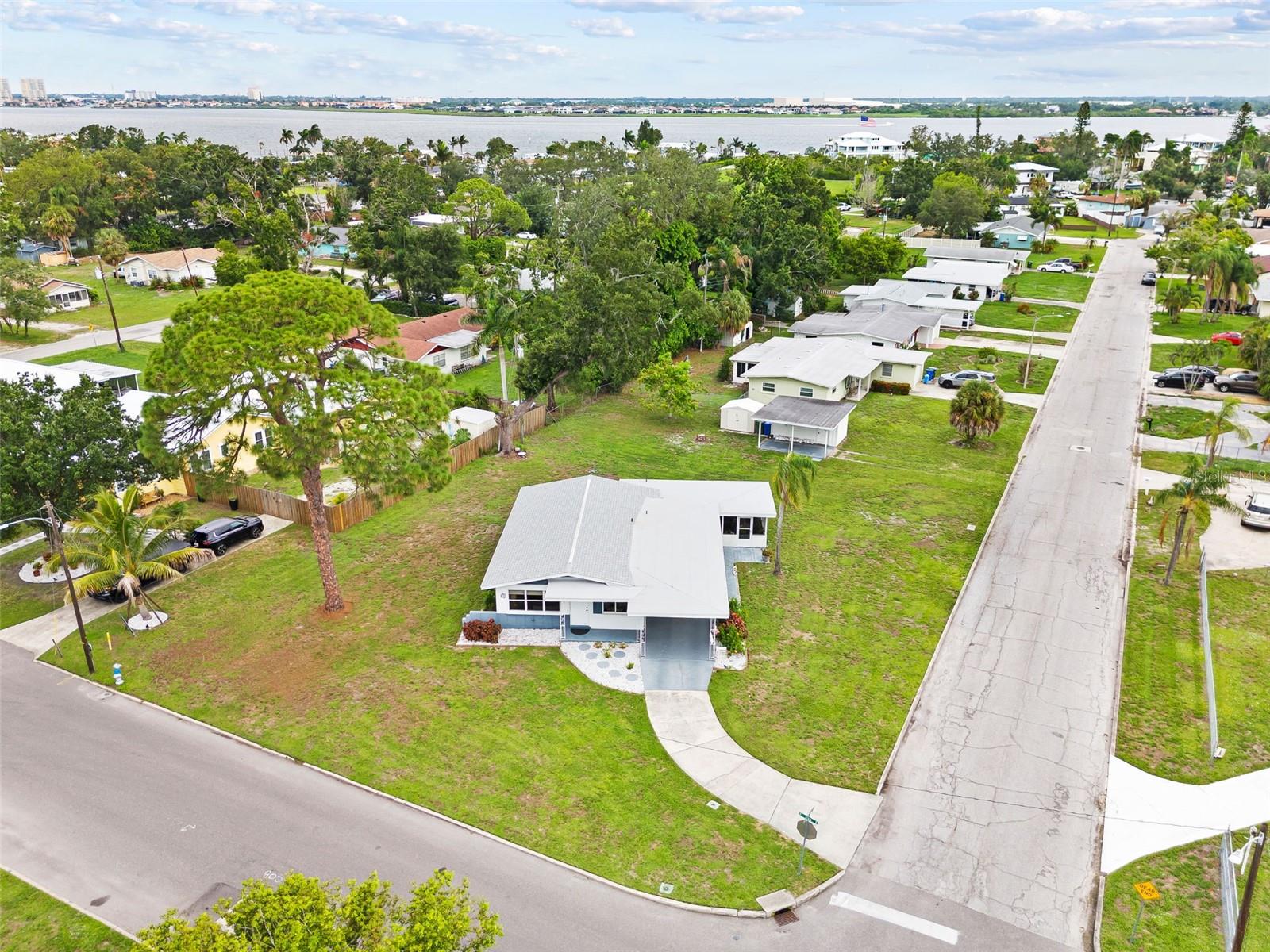 2237 2nd, Bradenton, FL 34208