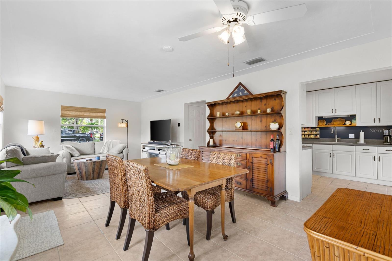 2237 2nd, Bradenton, FL 34208