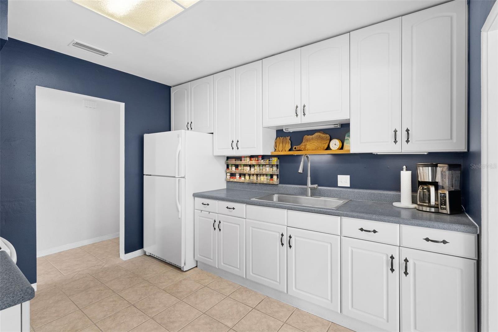2237 2nd, Bradenton, FL 34208