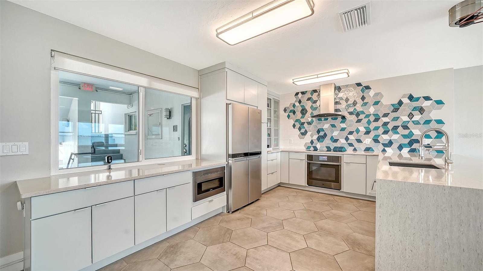 400 Golden Gate Unit 22, Sarasota, FL 34236