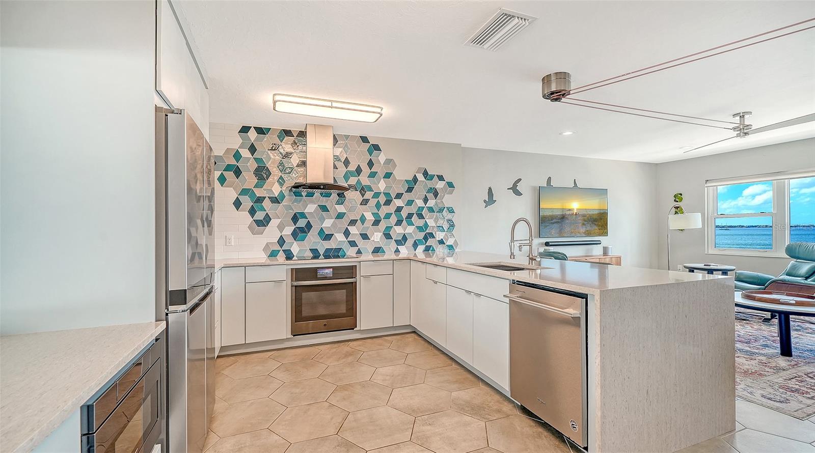400 Golden Gate Unit 22, Sarasota, FL 34236