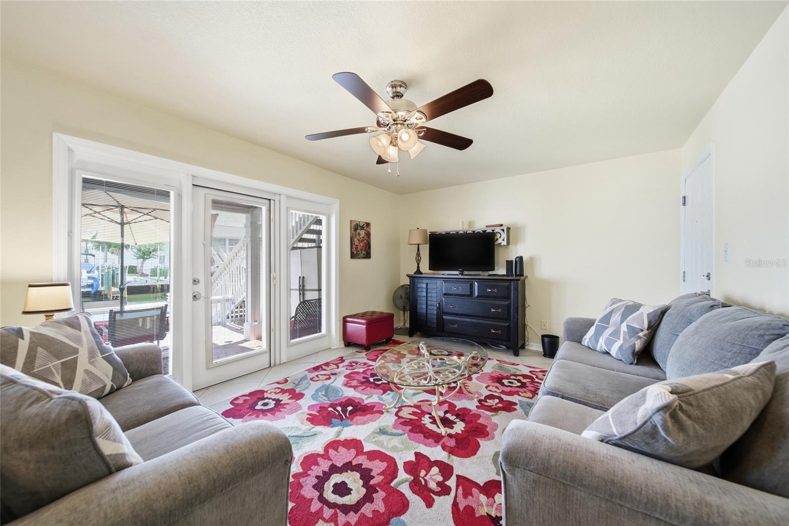 5092 Beach Unit A, St Petersburg, FL 33705