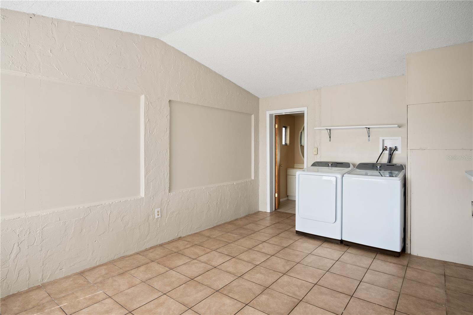 805 Center, Dundee, FL 33838