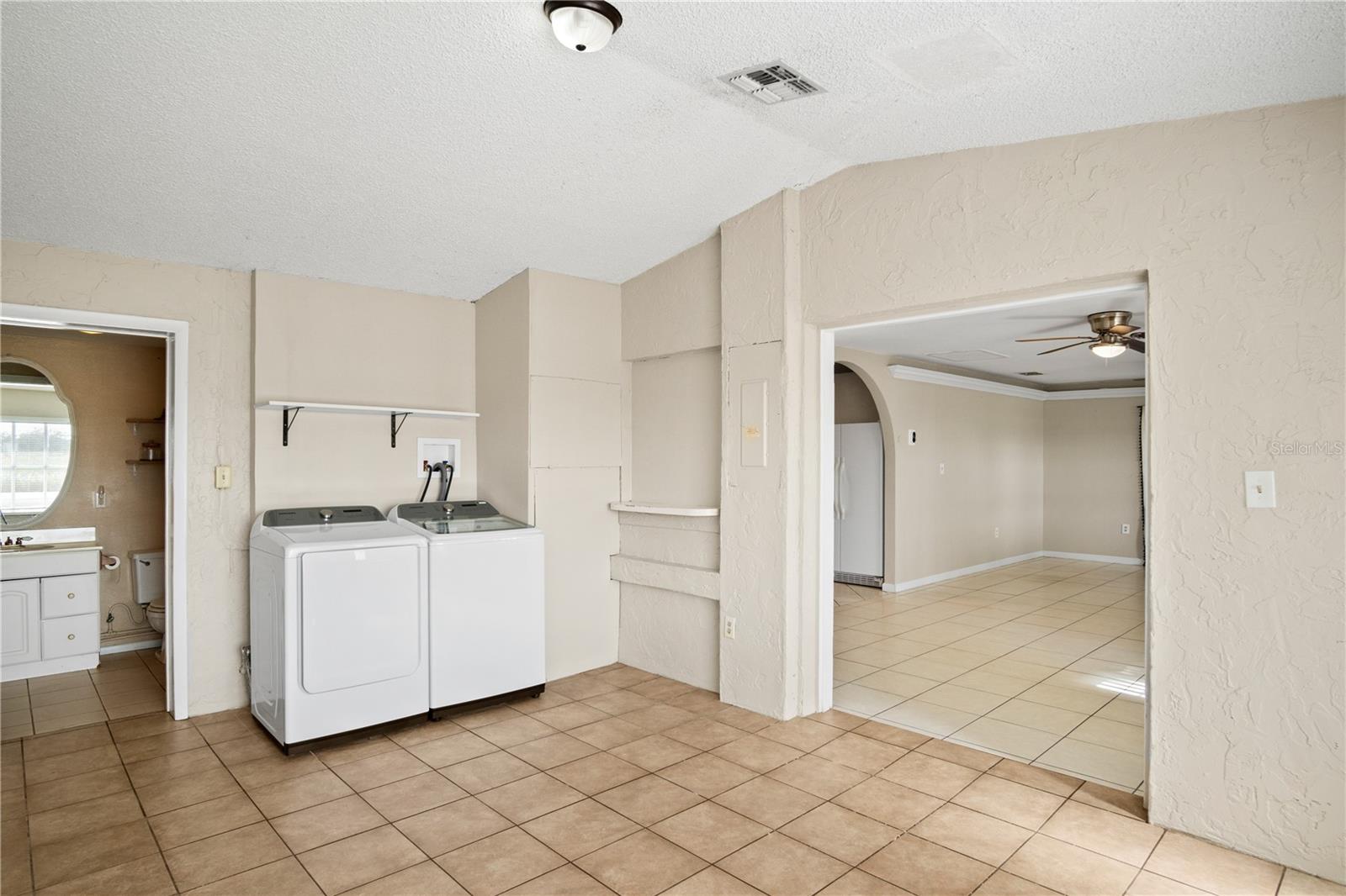 805 Center, Dundee, FL 33838