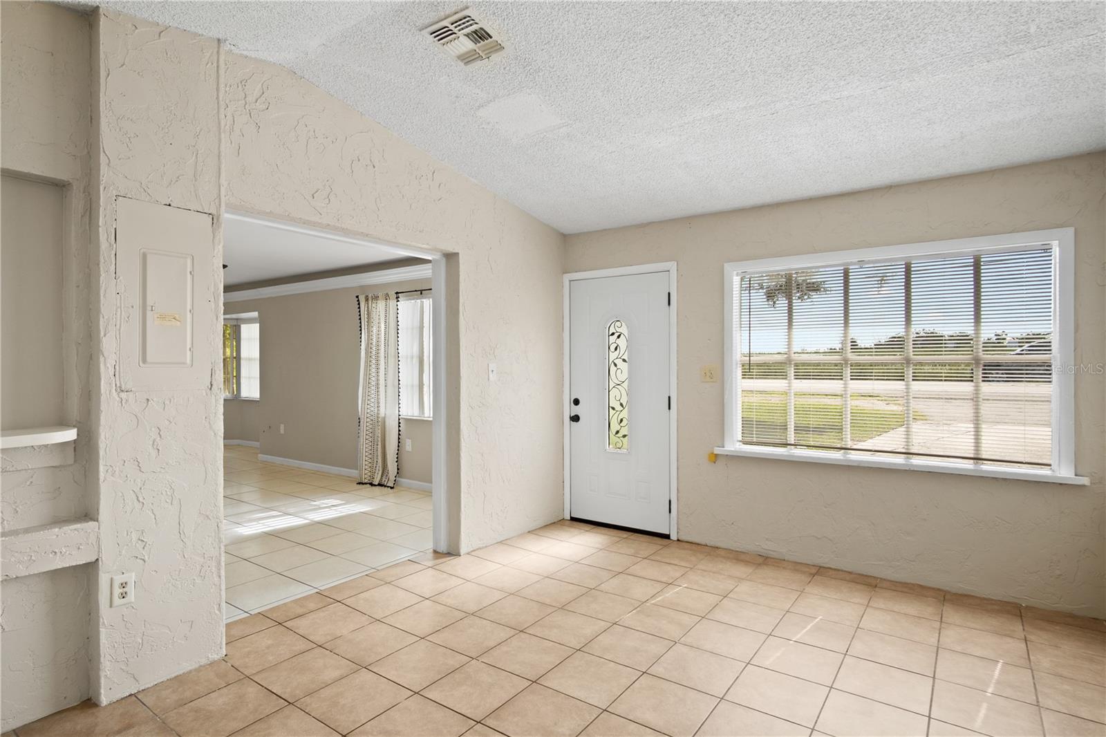 805 Center, Dundee, FL 33838