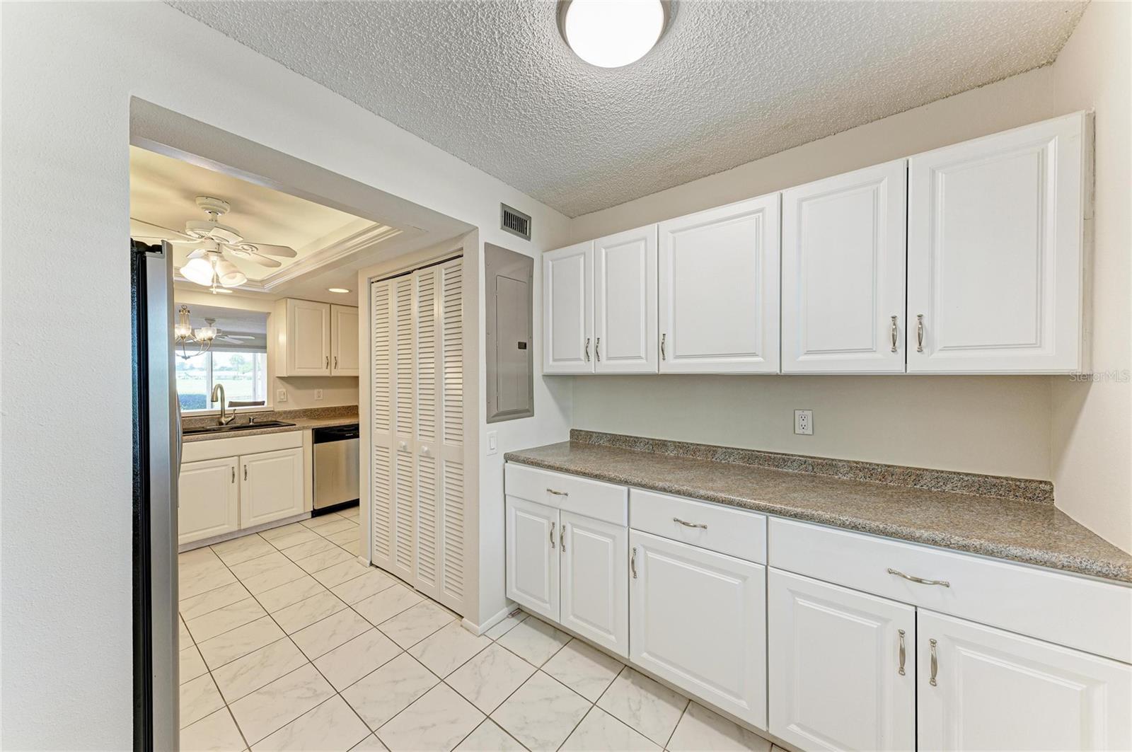6999 Country Club Unit 123, Sarasota, FL 34243