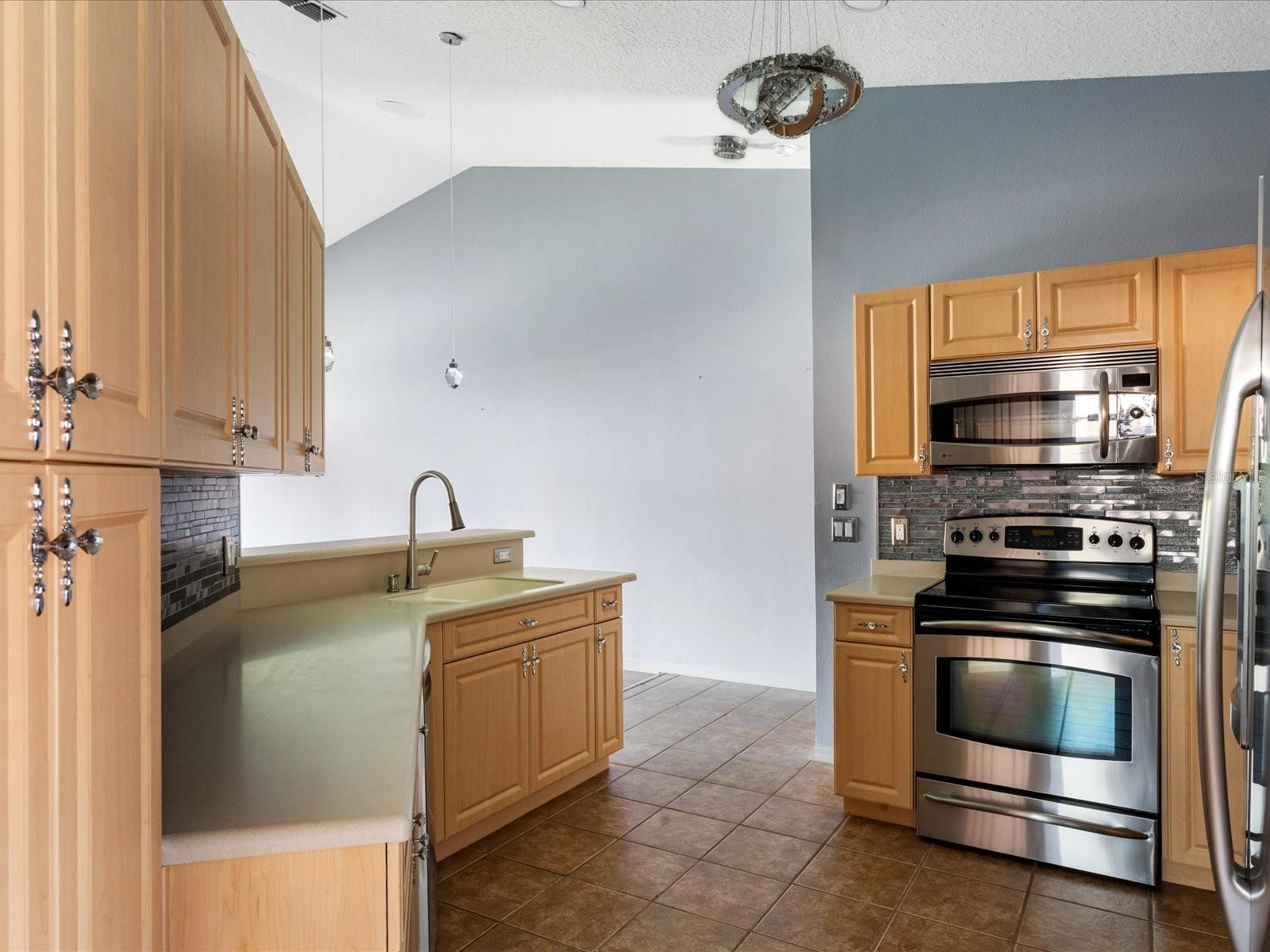 5336 Edgewater Unit 11, Oxford, FL 34484