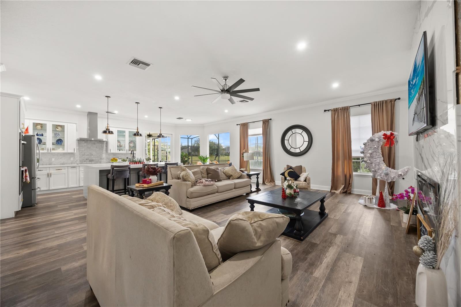 1746 Carillon Park, Oviedo, FL 32765