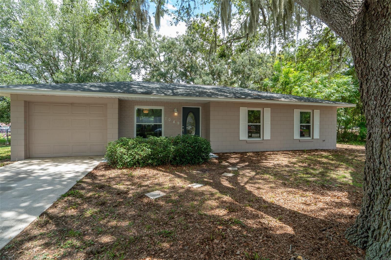 1049 Birch, Tavares, FL 32778