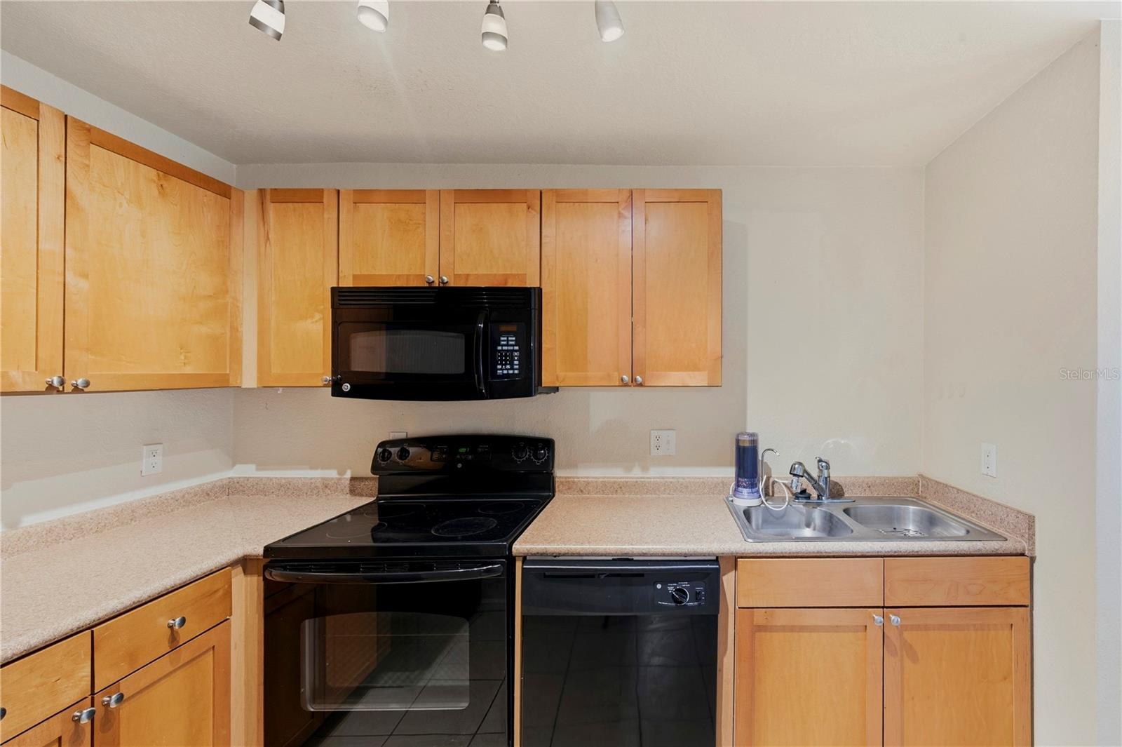 151 Seahorse Unit B, St Petersburg, FL 33705