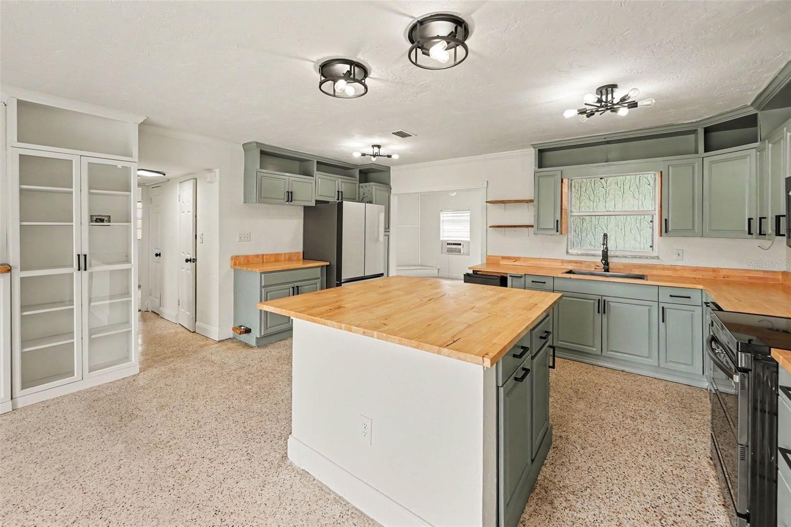 766 41st, St Petersburg, FL 33703