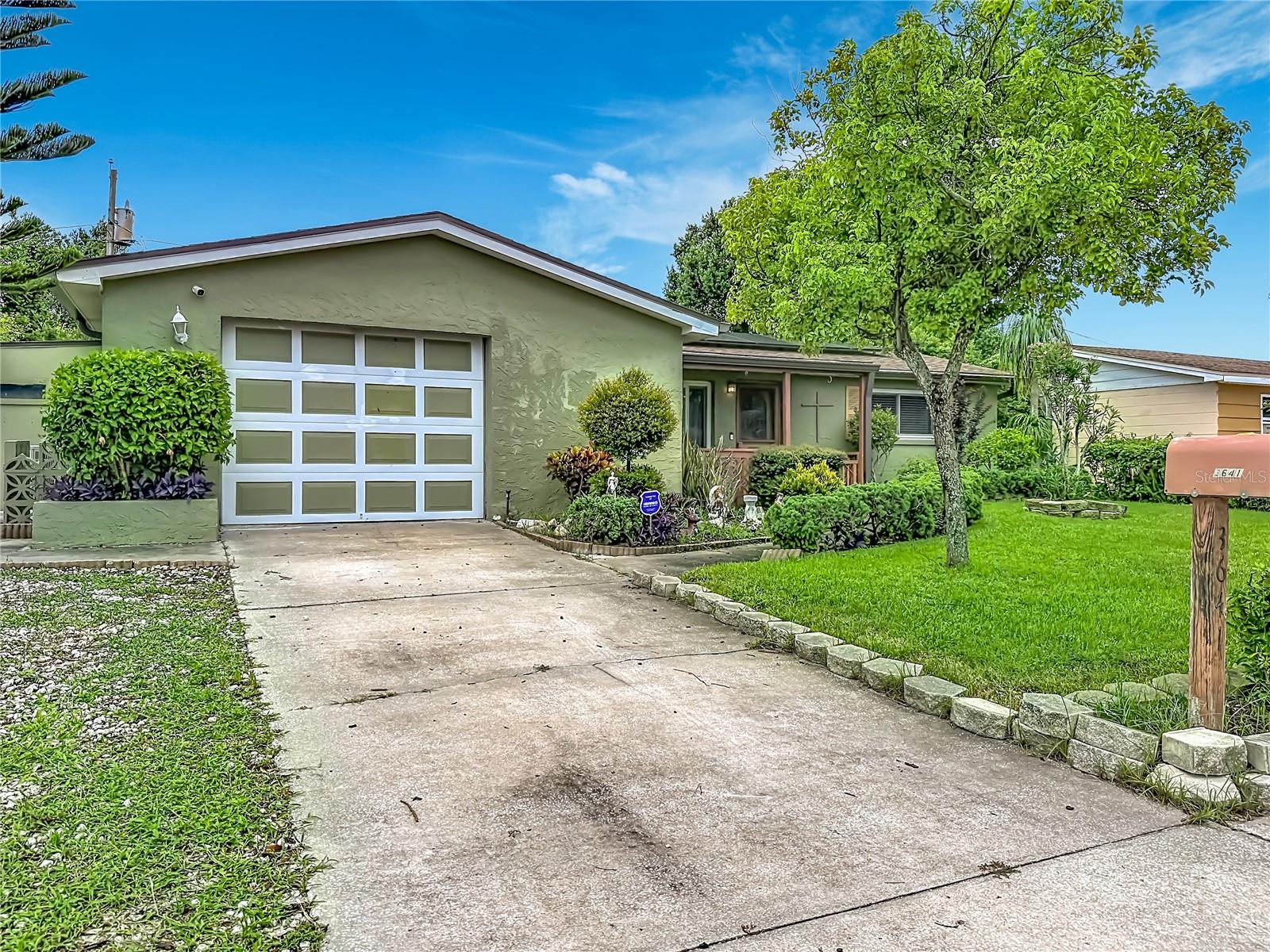 3641 Wellington Dr, Holiday, FL 34691