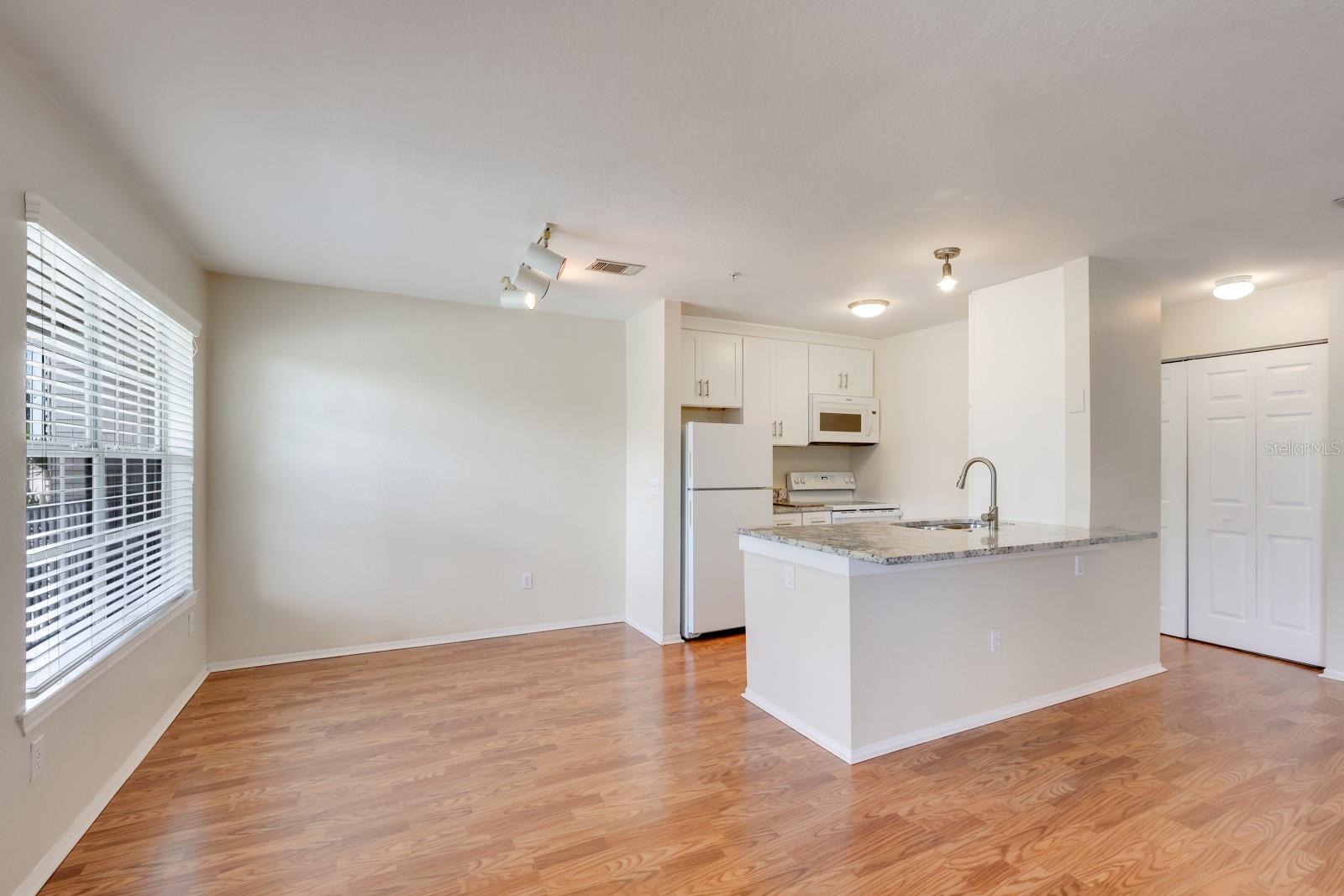 850 Tamiami Unit 325, Sarasota, FL 34236