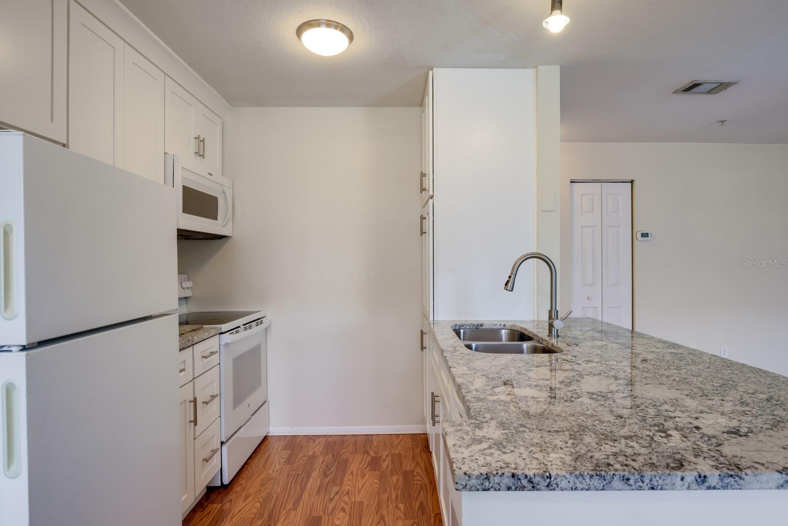 850 Tamiami Unit 325, Sarasota, FL 34236