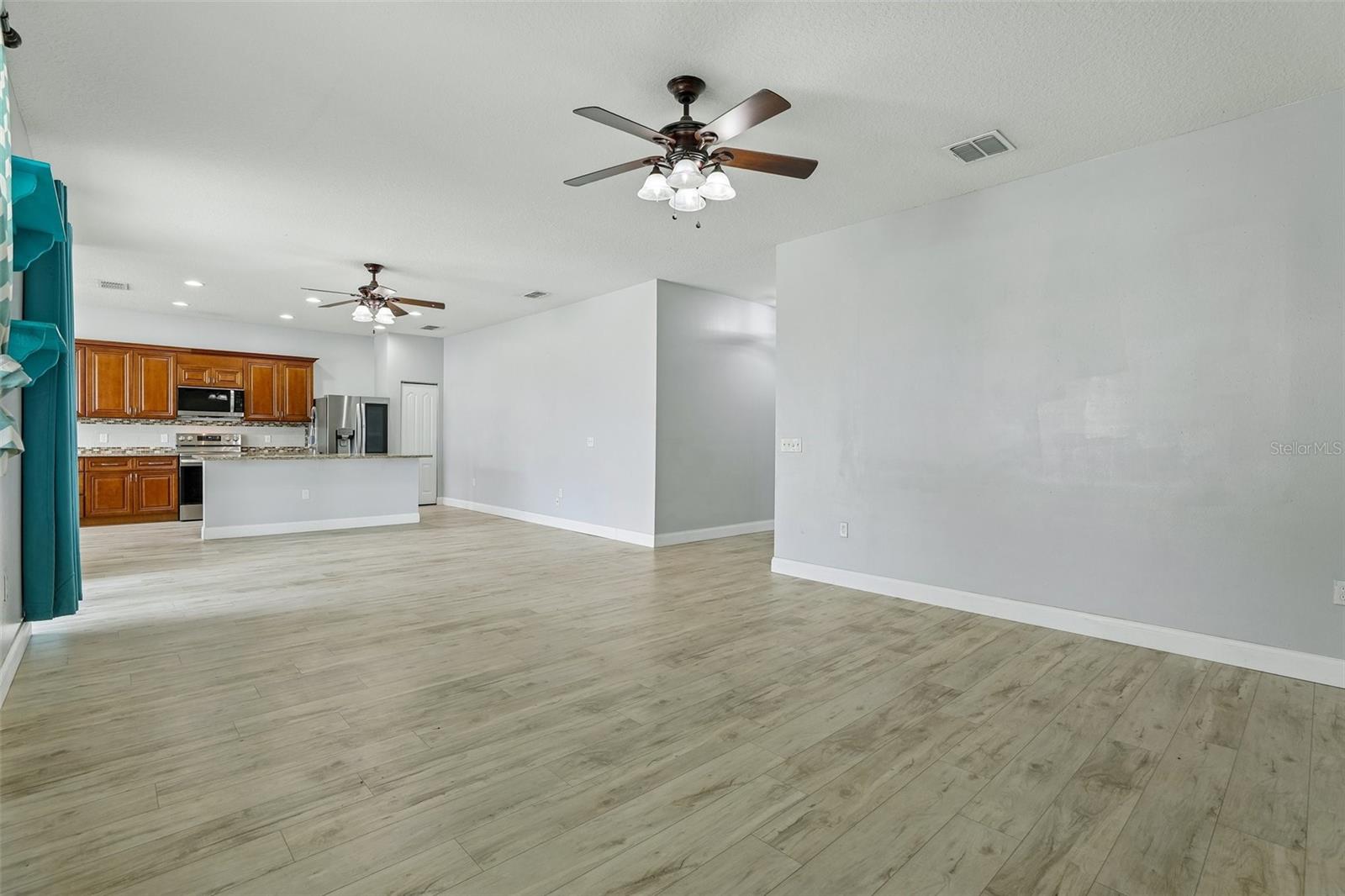4362 Sun Center, Mulberry, FL 33860