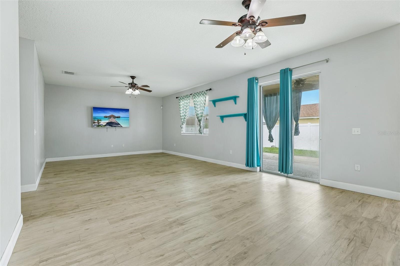 4362 Sun Center, Mulberry, FL 33860
