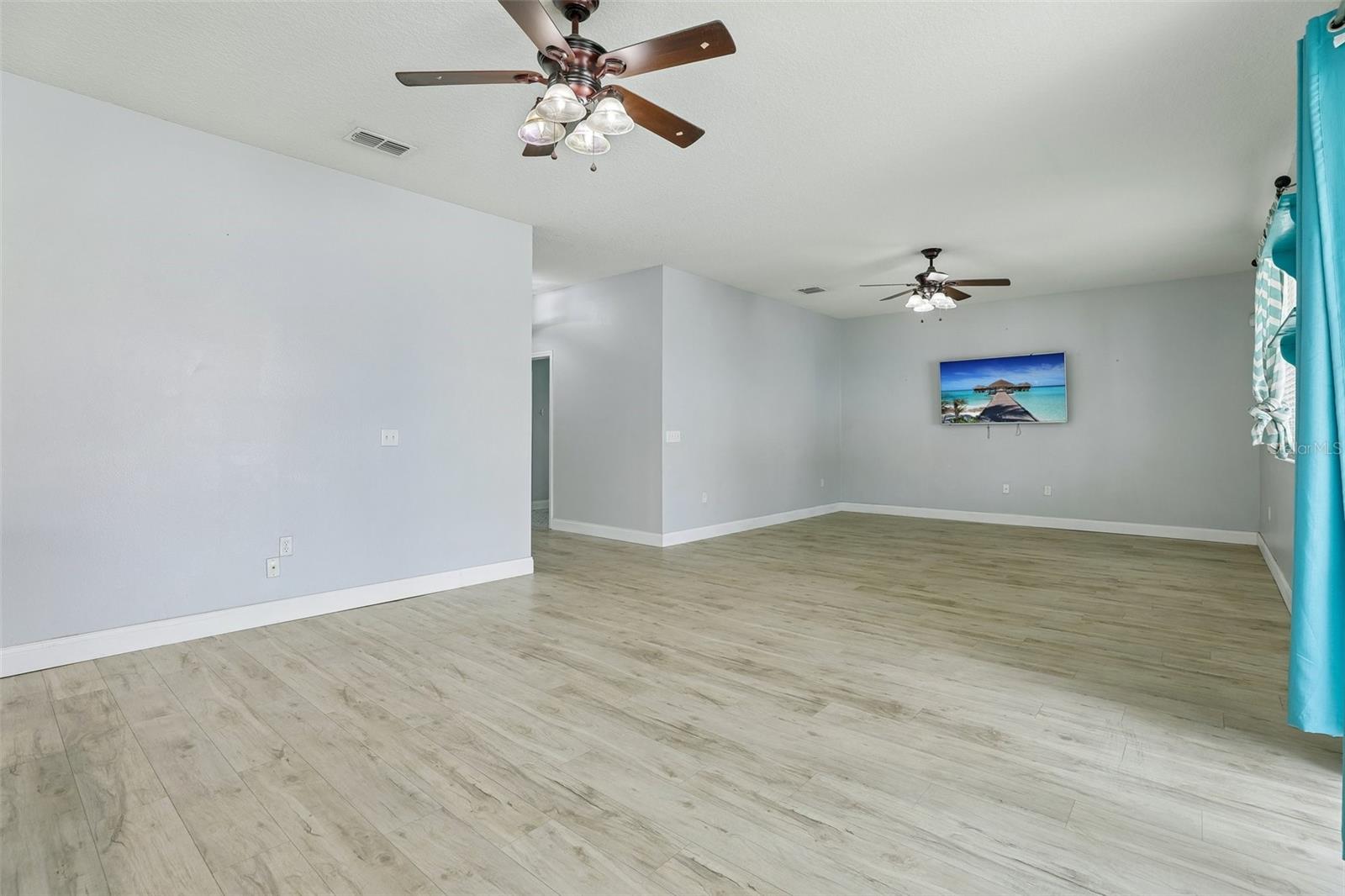 4362 Sun Center, Mulberry, FL 33860