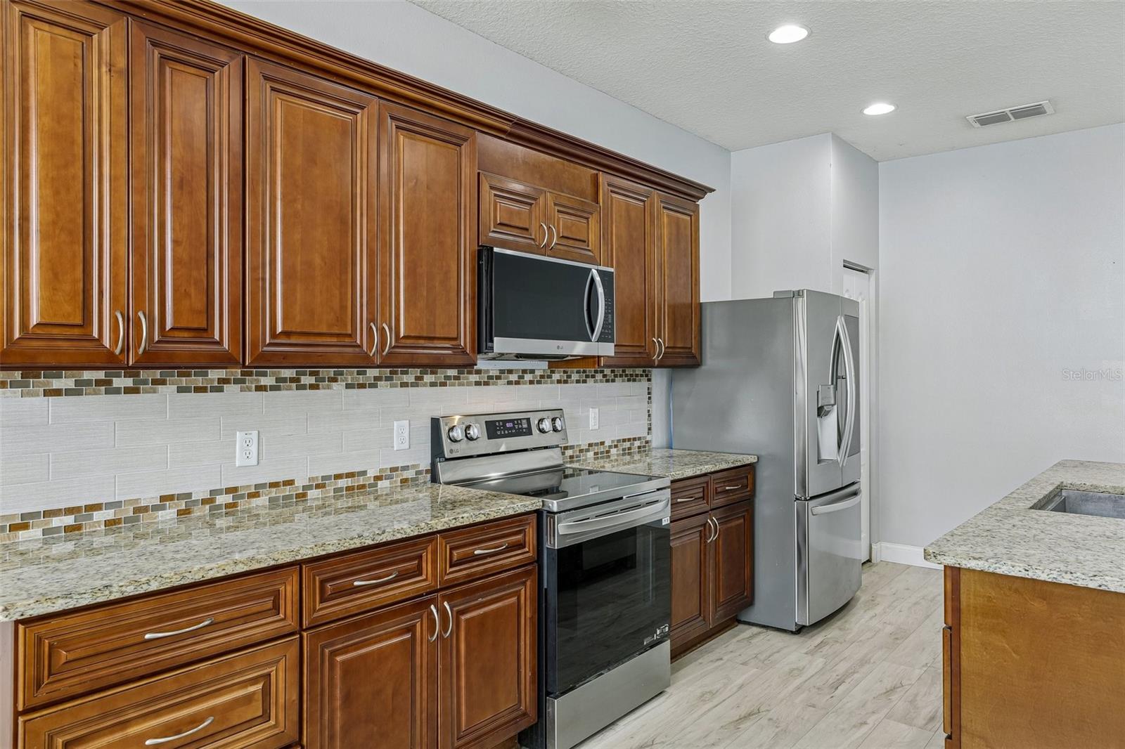 4362 Sun Center, Mulberry, FL 33860
