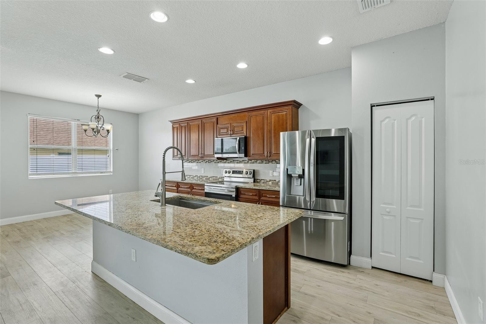 4362 Sun Center, Mulberry, FL 33860