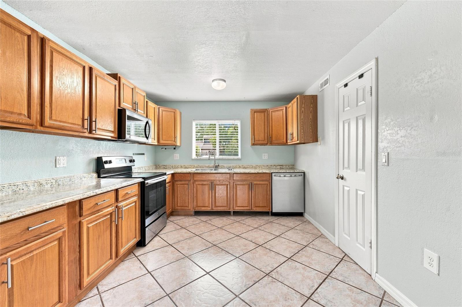 1000 Lake of the Woods Unit 105e, Fern Park, FL 32730
