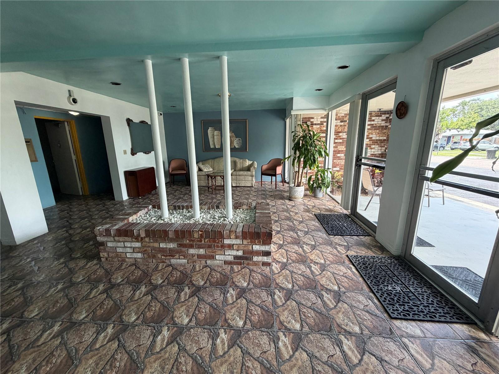 416 73rd Unit 205, St Petersburg, FL 33702