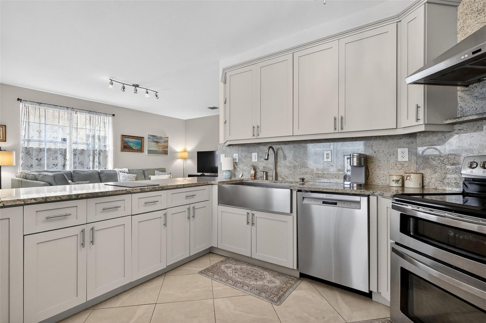 15144 20th, Miami, FL 33185