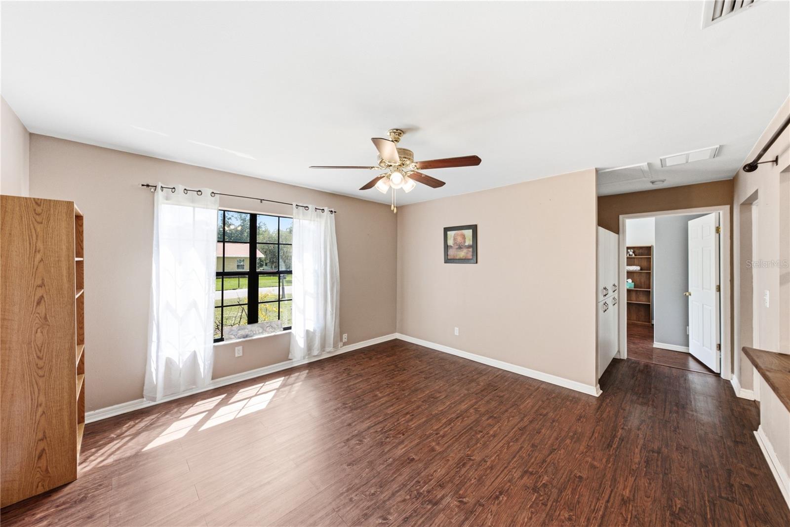 5207 10th, Zephyrhills, FL 33542