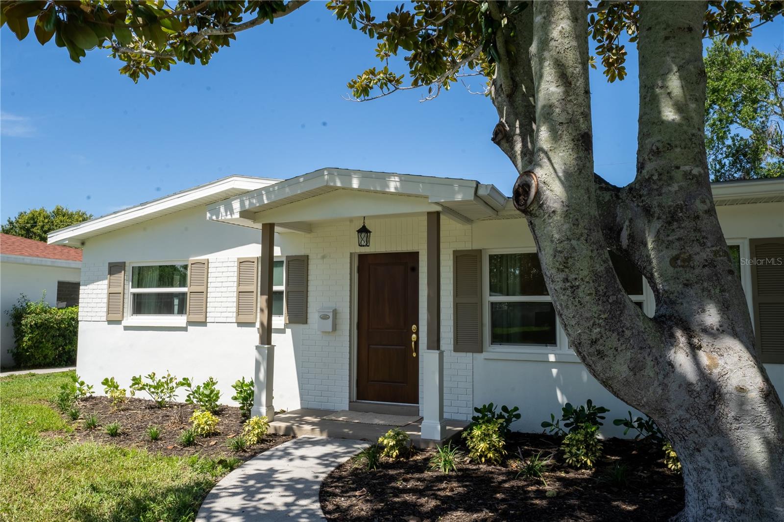 2090 76th, St Petersburg, FL 33710