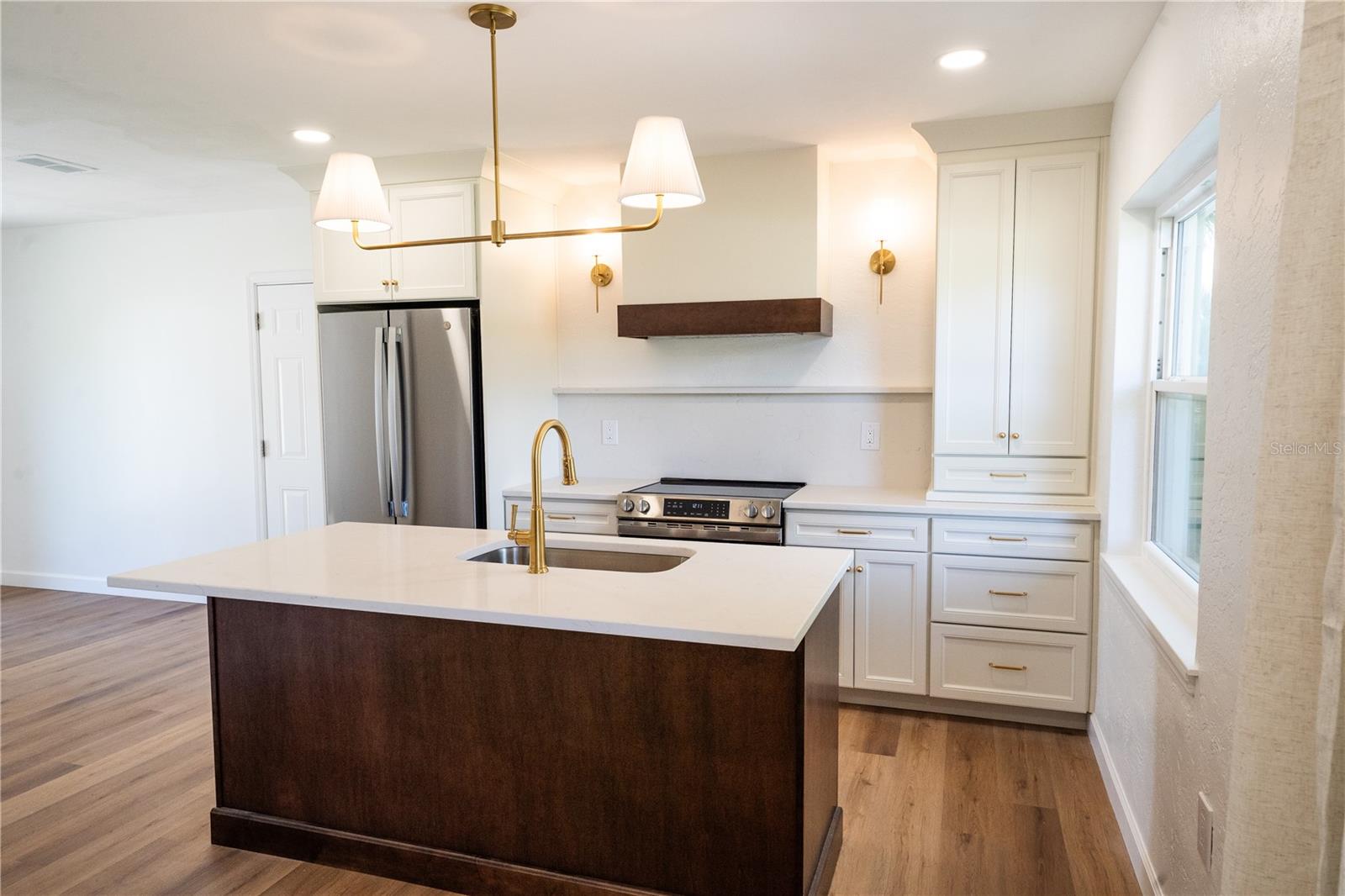 2090 76th, St Petersburg, FL 33710