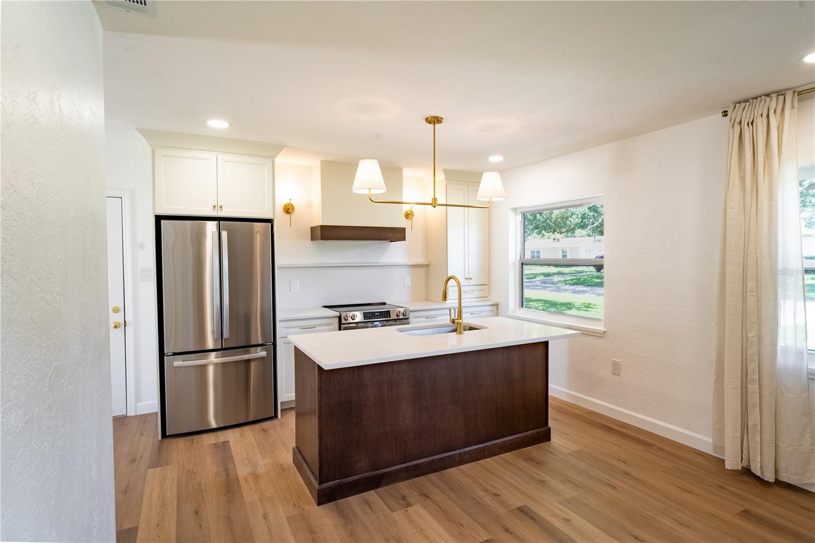 2090 76th, St Petersburg, FL 33710