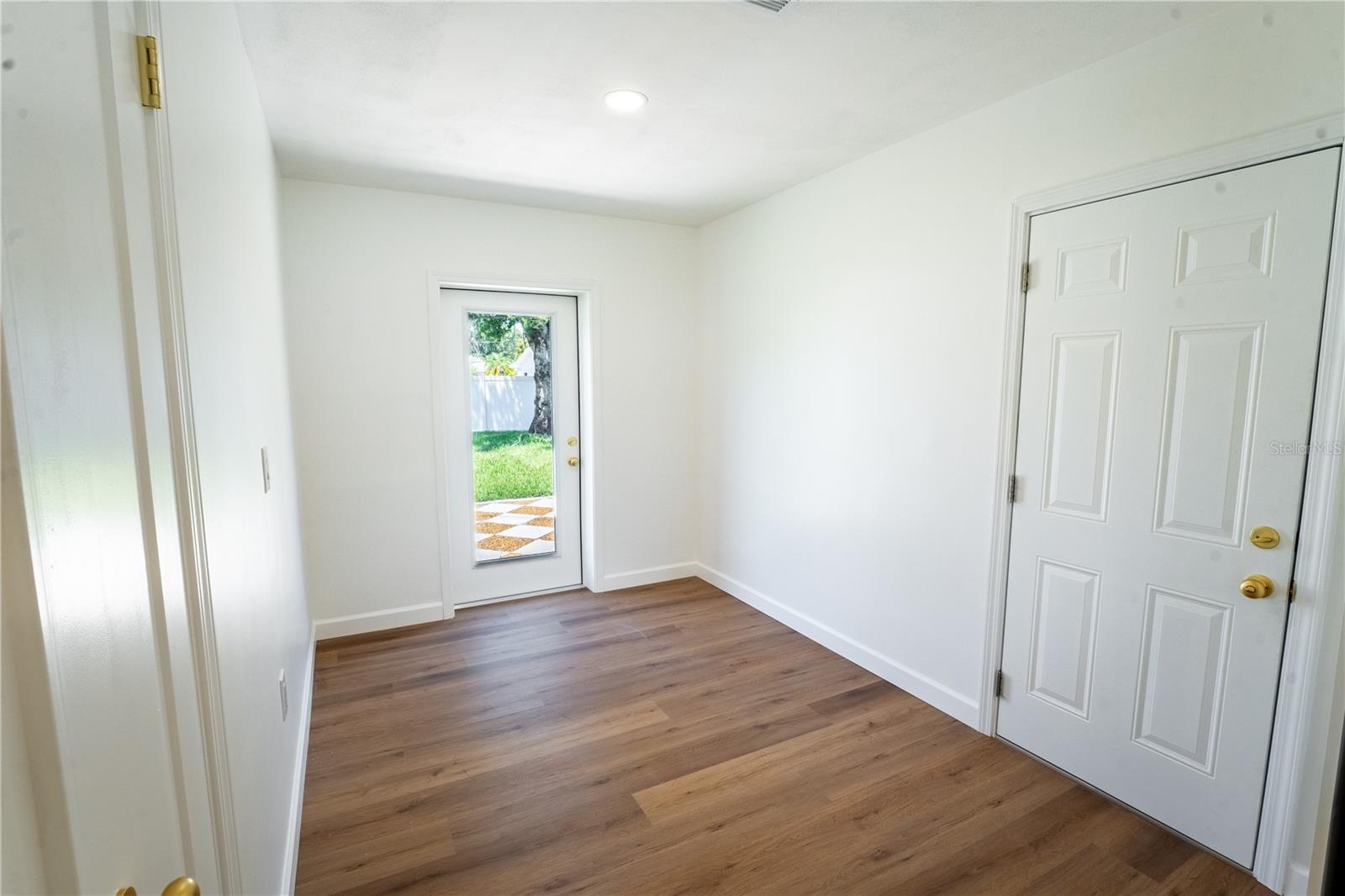 2090 76th, St Petersburg, FL 33710