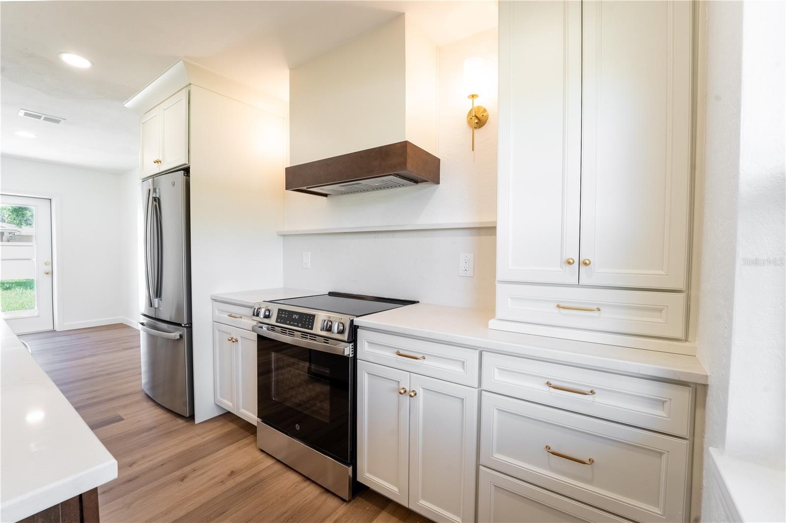 2090 76th, St Petersburg, FL 33710