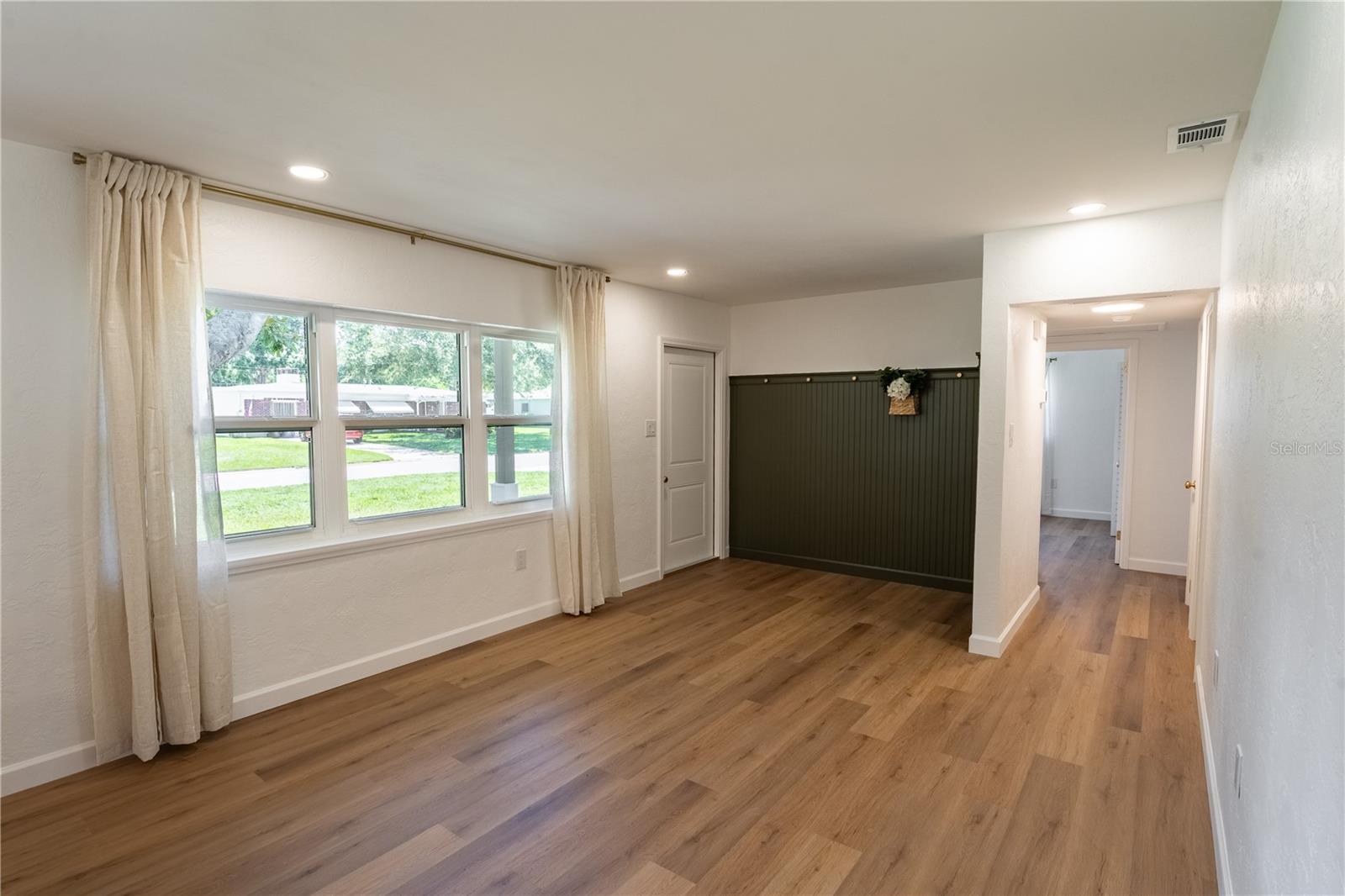 2090 76th, St Petersburg, FL 33710