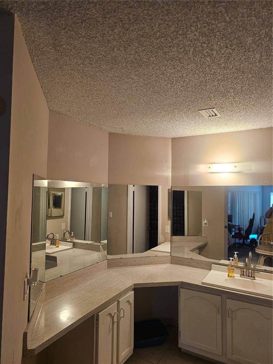 2430 Lemon Tree Unit 2i, Orlando, FL 32839
