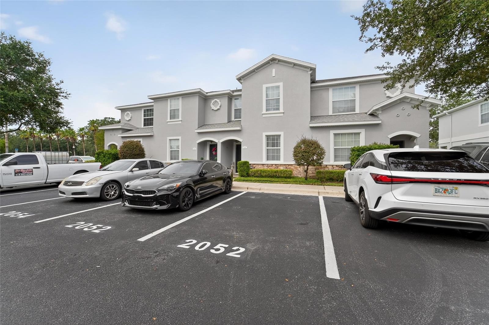 2052 Greenwood Valley, Plant City, FL 33563