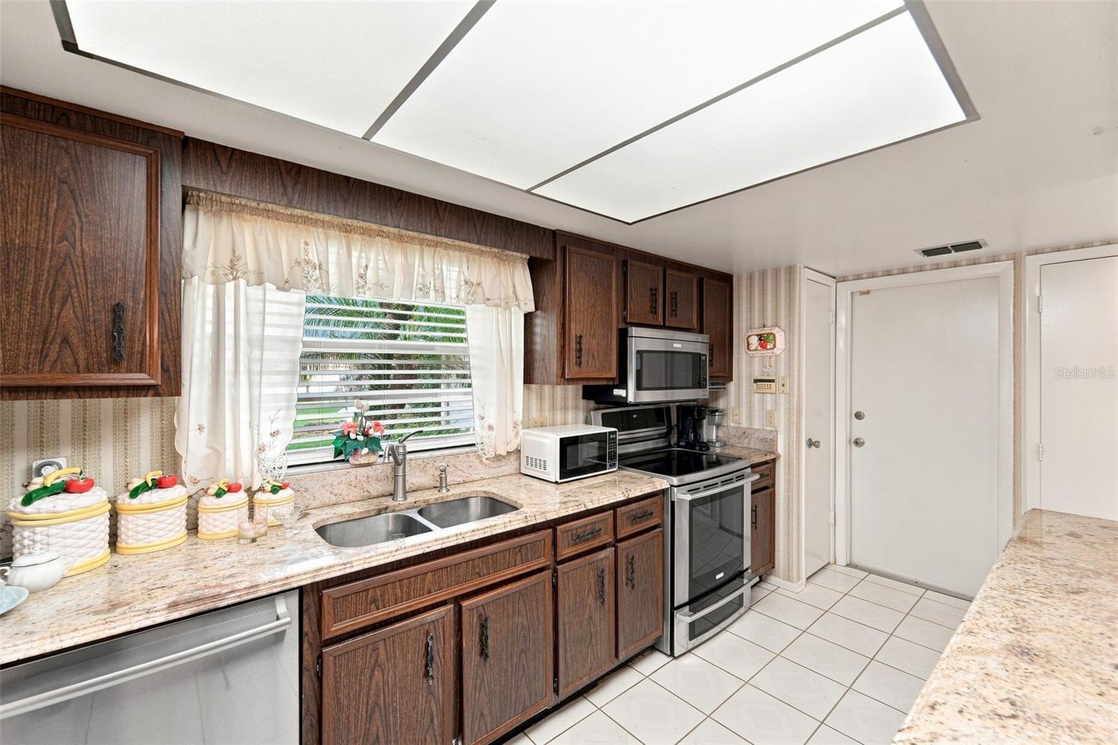 14 Madeira, Orlando, FL 32825