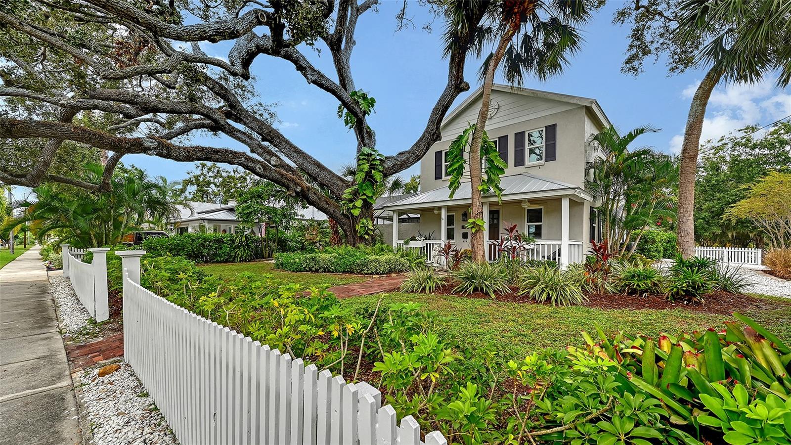 1685 6th, Sarasota, FL 34236