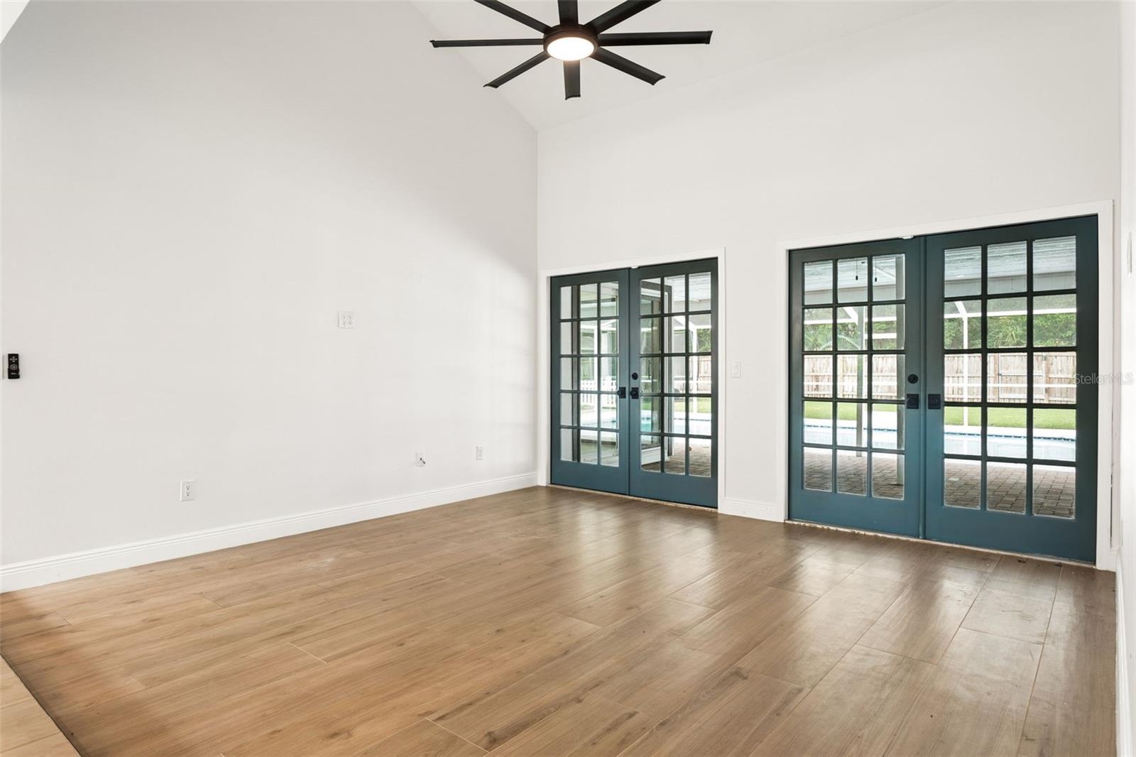 1046 Sylvia, Tampa, FL 33613