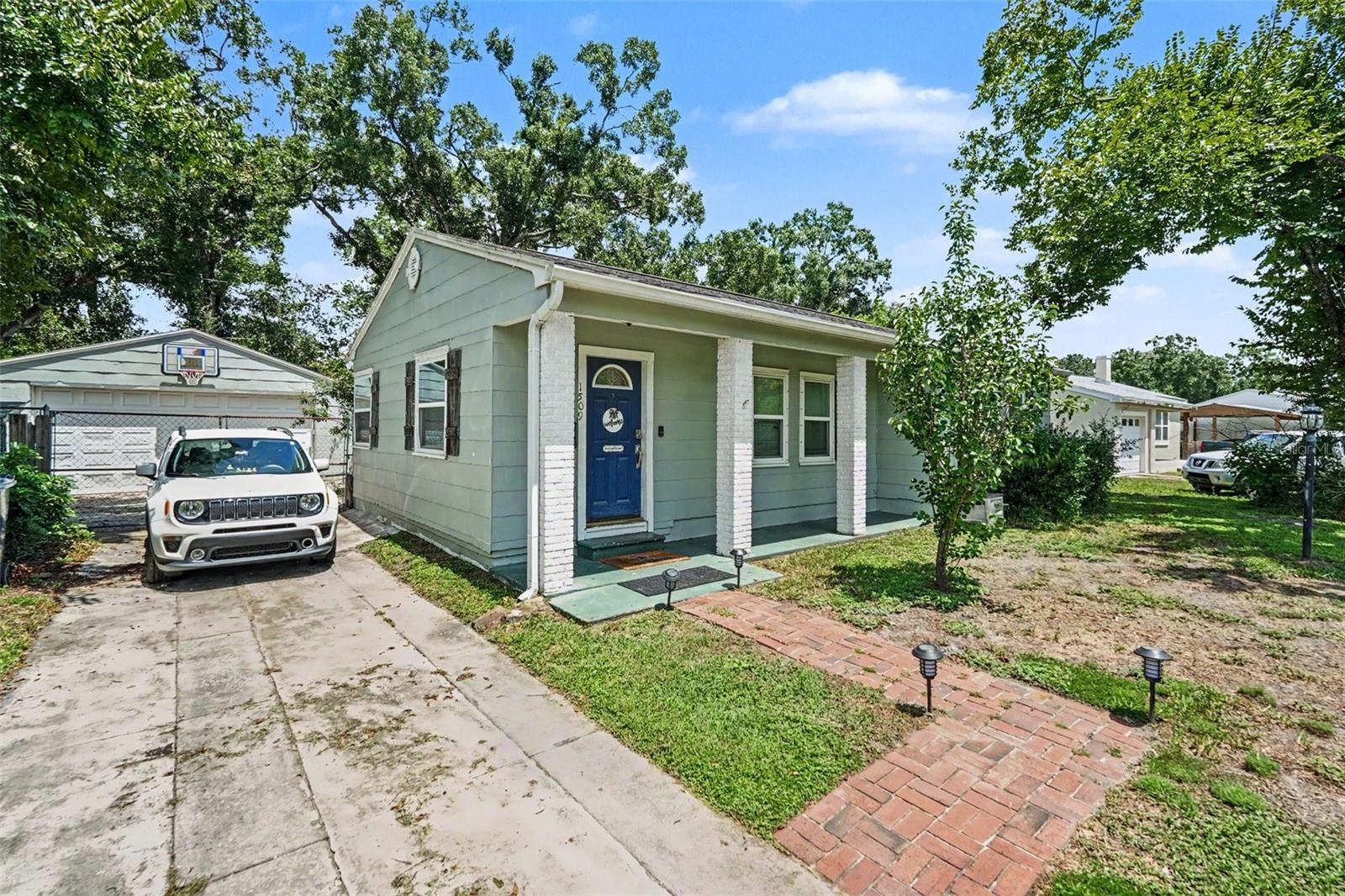 1509 Barr, Tampa, FL 33603