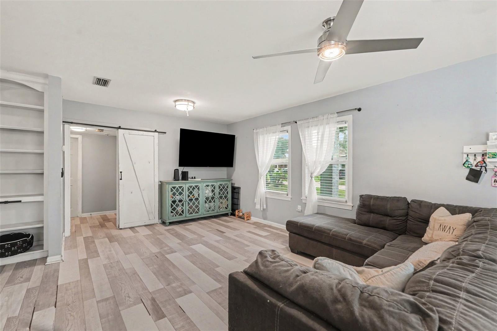 1509 Barr, Tampa, FL 33603