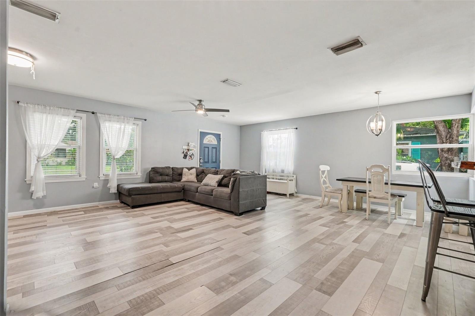 1509 Barr, Tampa, FL 33603