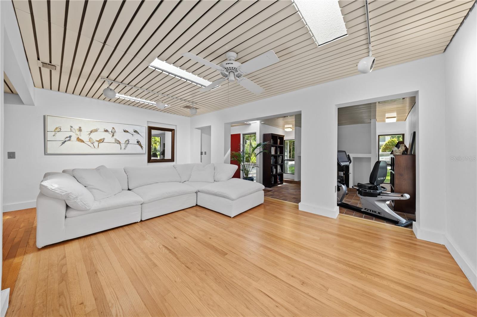 932 Hyer, Orlando, FL 32803