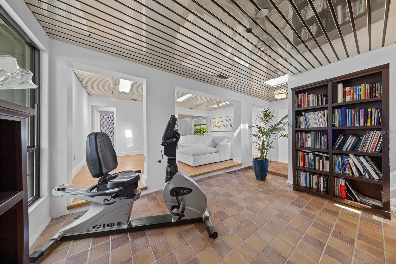 932 Hyer, Orlando, FL 32803
