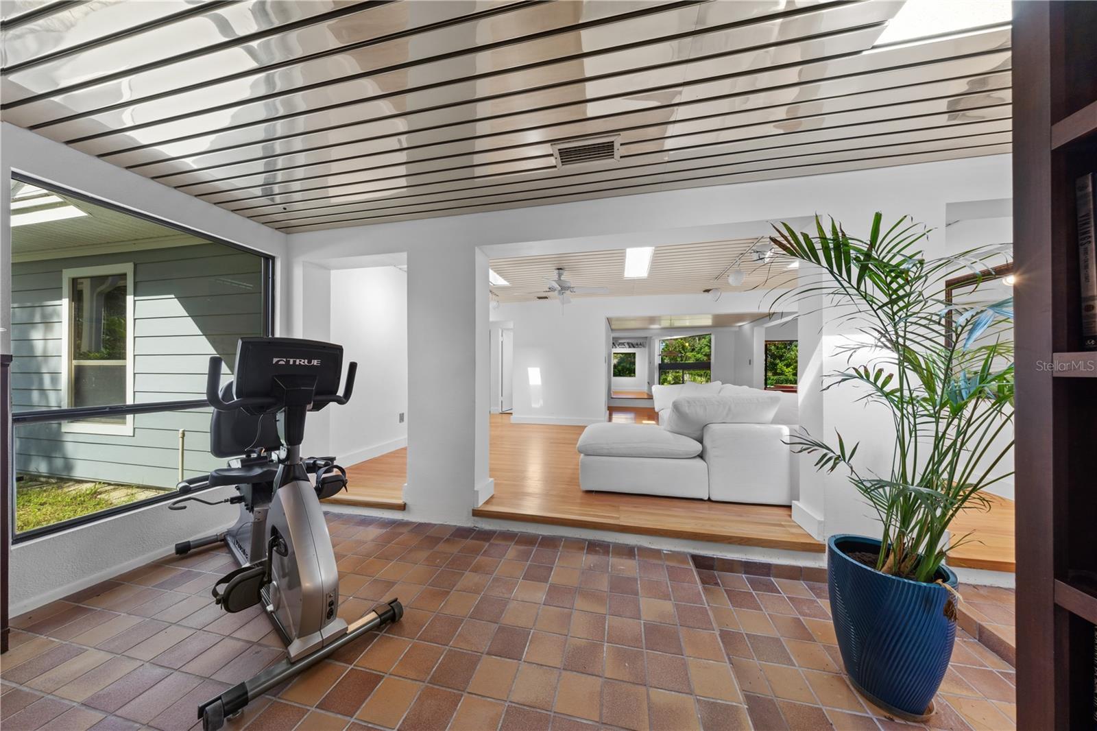 932 Hyer, Orlando, FL 32803