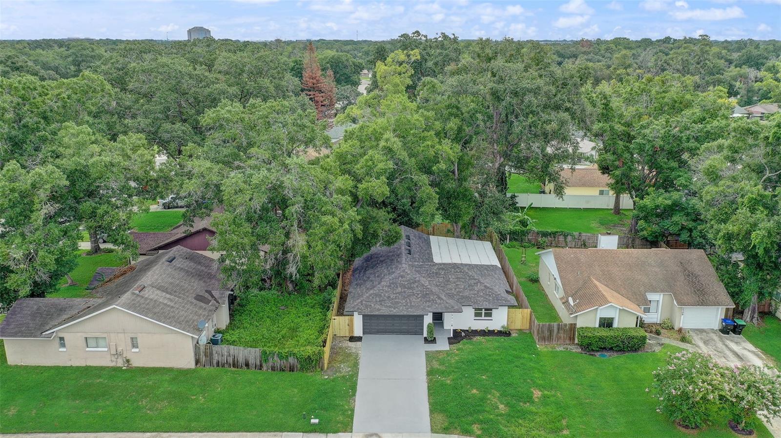 7711 Lakeside Woods, Orlando, FL 32810