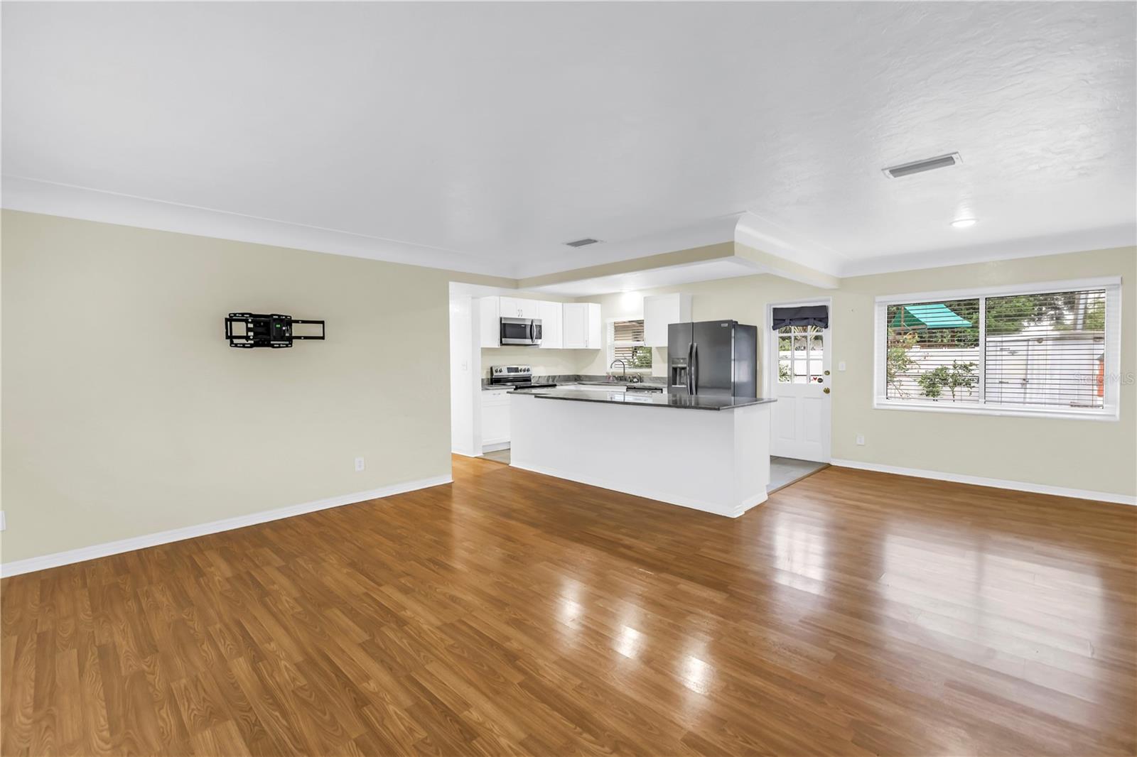 6195 28th, St Petersburg, FL 33710