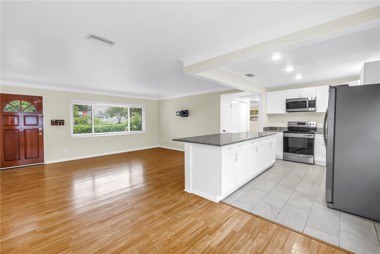 6195 28th, St Petersburg, FL 33710