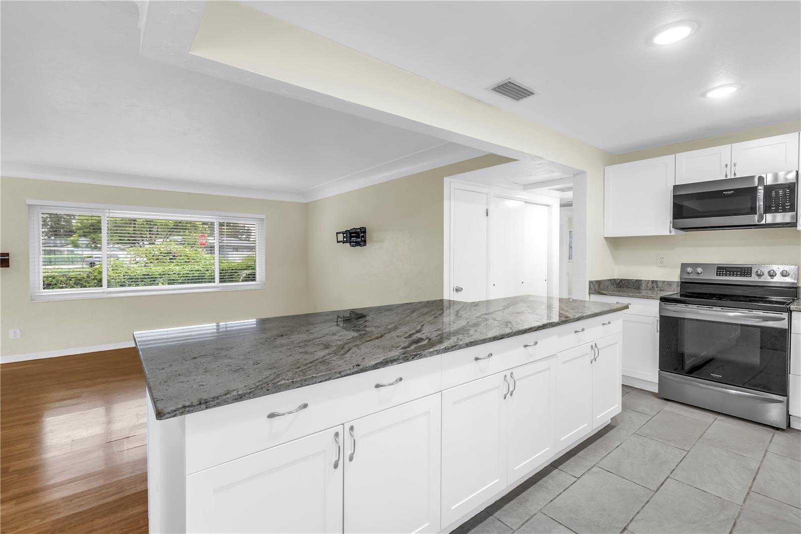 6195 28th, St Petersburg, FL 33710
